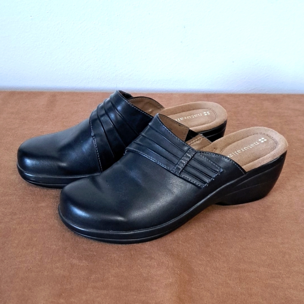 Slip-on Black Shoes size 7 Naturalizer